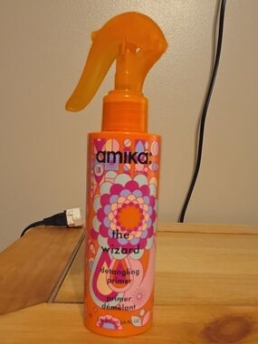 amika orange detangling primer spray for hair